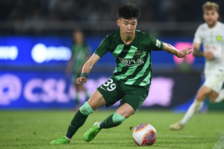 打幾分？浙江小將王鈺棟半場(chǎng)數(shù)據(jù)：觸球19次，2次射門0射正
